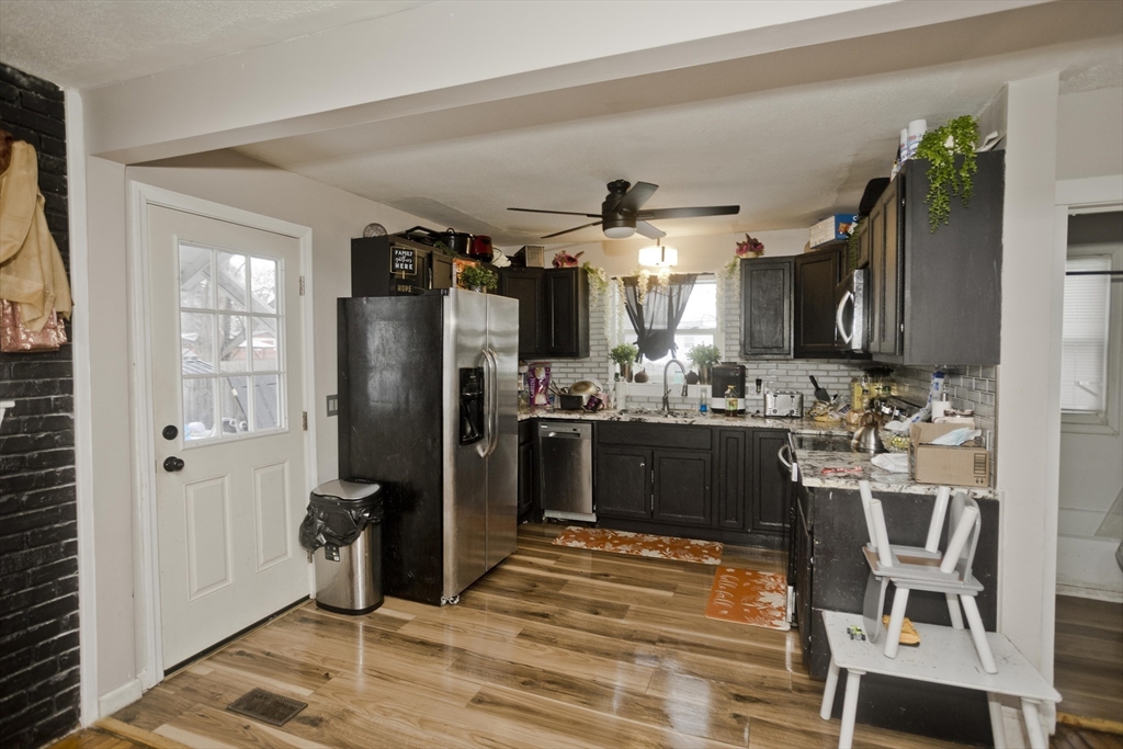 35 Merrimac Avenue Springfield, MA 01104 - Photo 16 of 29