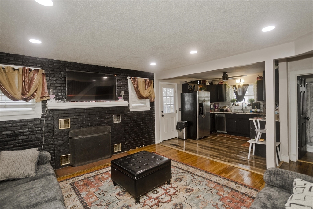 35 Merrimac Avenue Springfield, MA 01104 - Photo 17 of 29