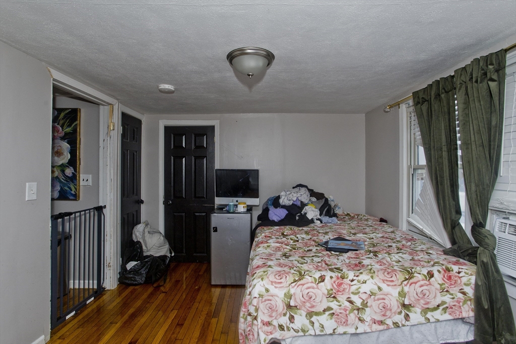 35 Merrimac Avenue Springfield, MA 01104 - Photo 4 of 29