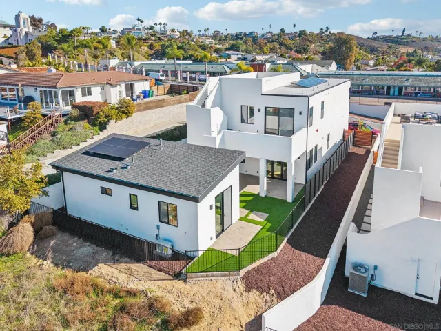 $3,249,000 | 1860 Illion Street, San Diego, CA 92110