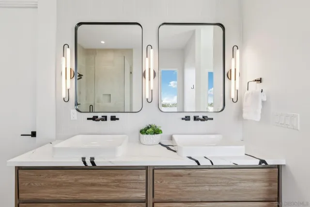 $3,249,000 | 1860 Illion Street, San Diego, CA 92110