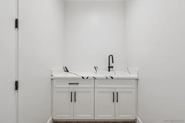 $3,249,000 | 1860 Illion Street, San Diego, CA 92110