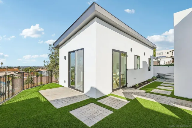 $3,249,000 | 1860 Illion Street, San Diego, CA 92110