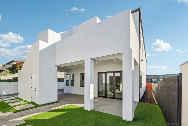 $3,249,000 | 1860 Illion Street, San Diego, CA 92110