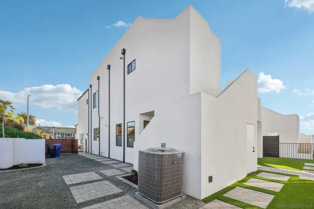 $3,249,000 | 1860 Illion Street, San Diego, CA 92110