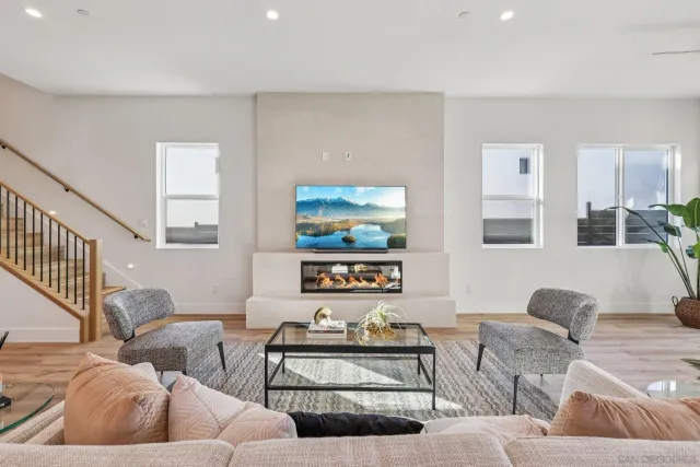 $3,249,000 | 1860 Illion Street, San Diego, CA 92110