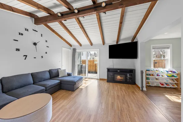 $475,000 | 934 South Highland Avenue, Arlington Heights, IL 60005