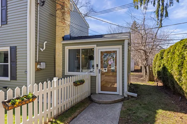 $475,000 | 934 South Highland Avenue, Arlington Heights, IL 60005