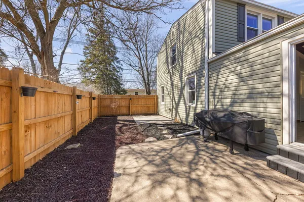 $475,000 | 934 South Highland Avenue, Arlington Heights, IL 60005