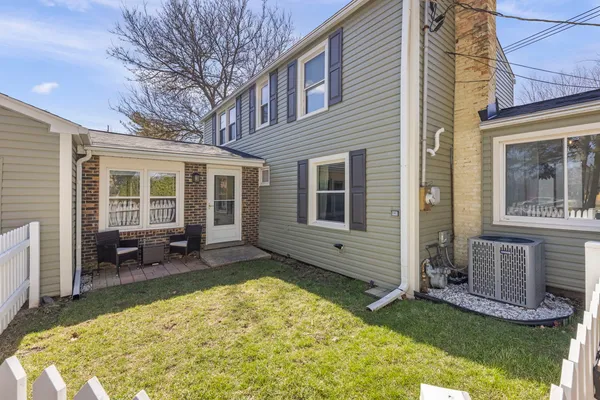 $475,000 | 934 South Highland Avenue, Arlington Heights, IL 60005