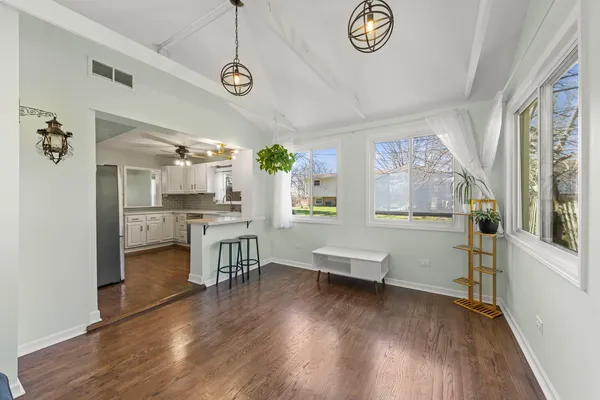 $475,000 | 934 South Highland Avenue, Arlington Heights, IL 60005