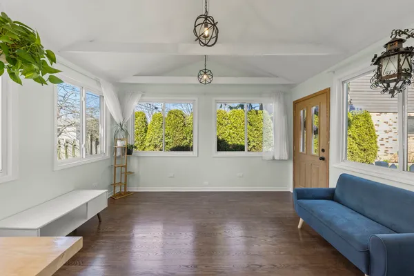 $475,000 | 934 South Highland Avenue, Arlington Heights, IL 60005