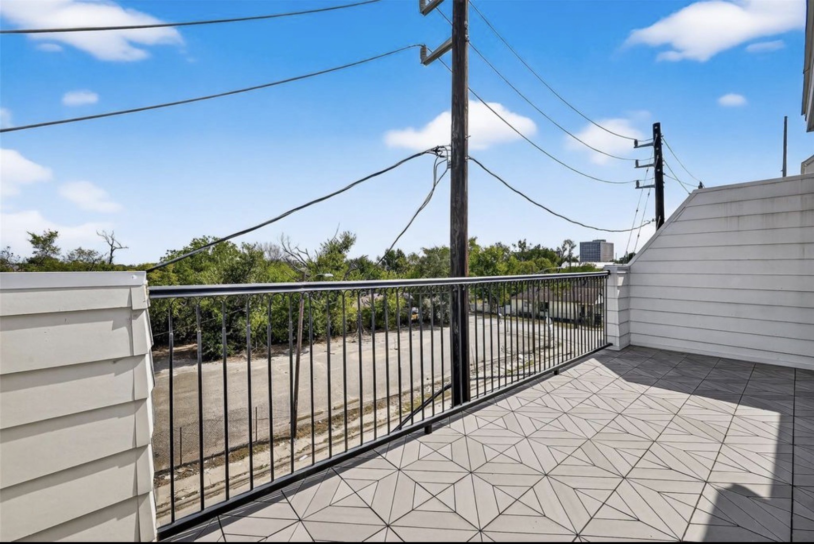 815 Bringhurst Street Houston, TX 77020 - Photo 14 of 15 a view of a balcony