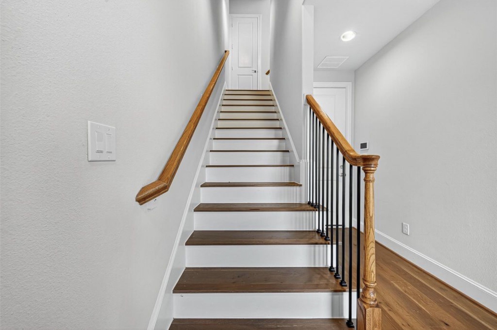 815 Bringhurst Street Houston, TX 77020 - Photo 4 of 15 a view of entryway