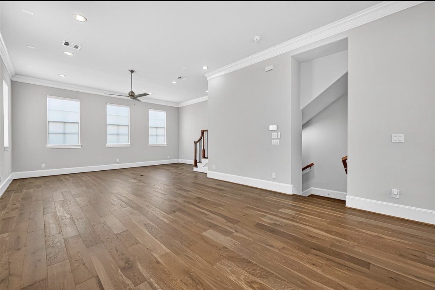 815 Bringhurst Street Houston, TX 77020 - Photo 7 of 15 an empty room with wooden floor and windows