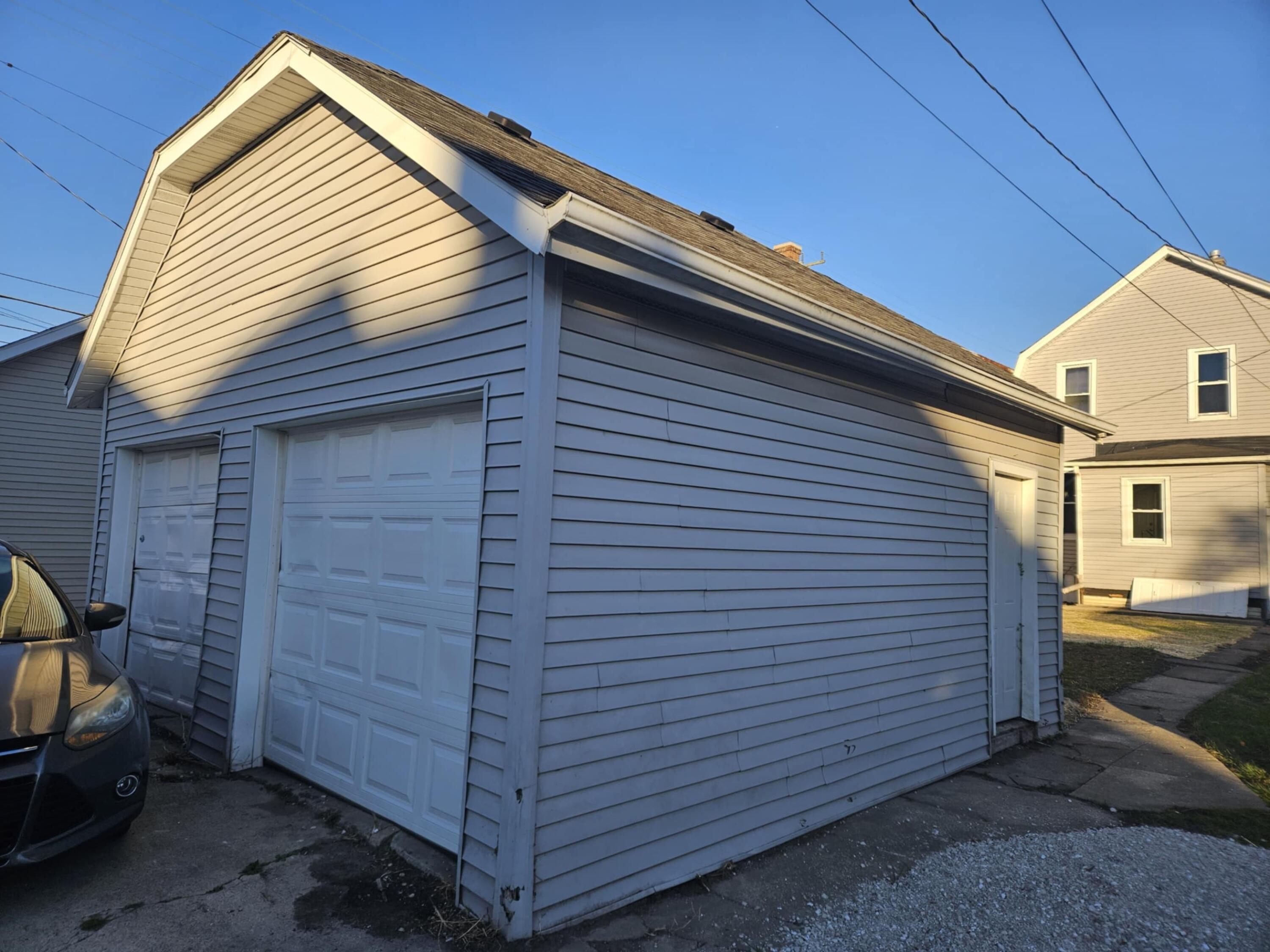 1604 Grange Avenue Racine, WI 53405 - Photo 2 of 4 0e0d1e11-2a61-4694-b331-39093c4834fd