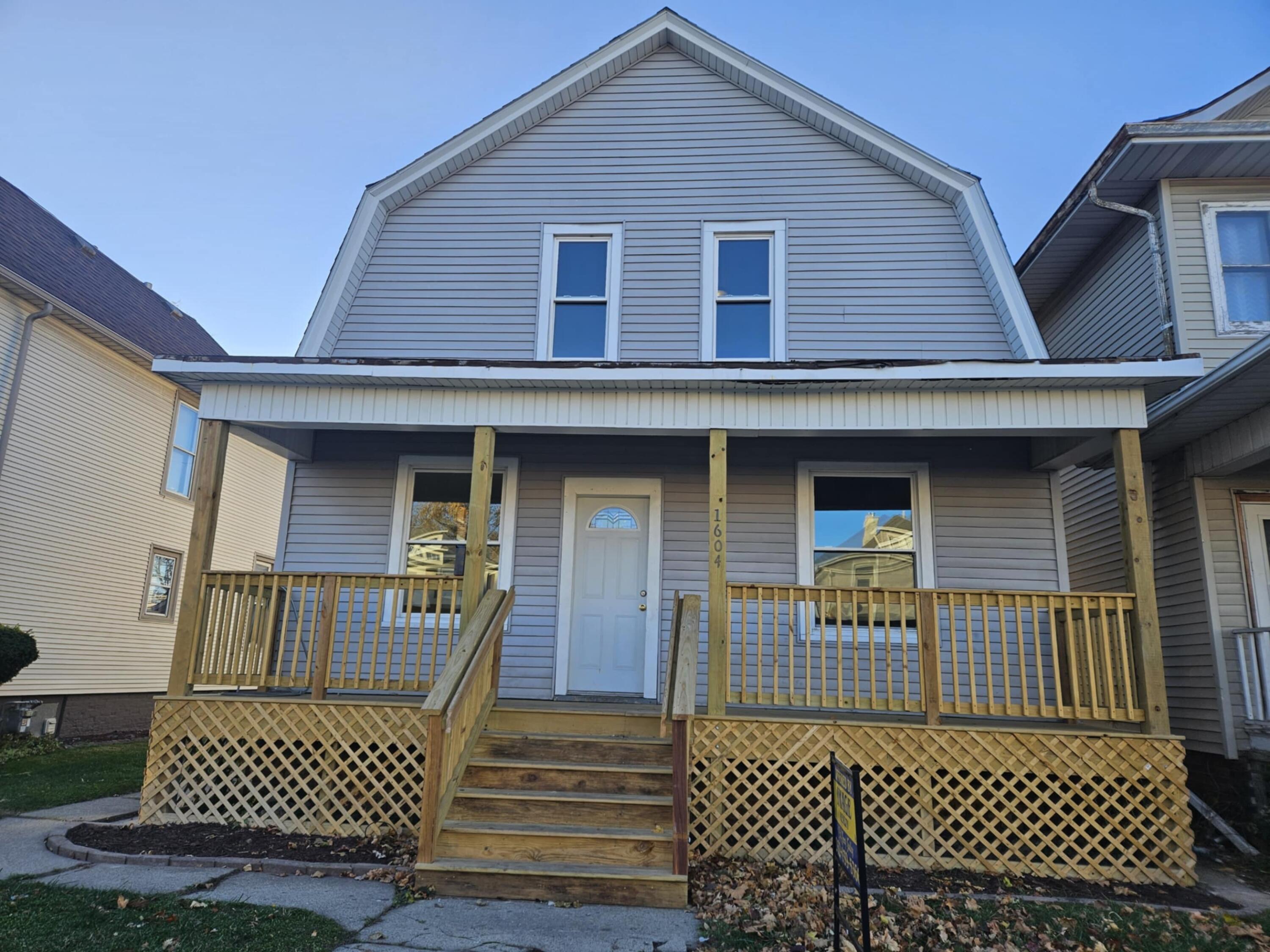 1604 Grange Avenue Racine, WI 53405 - Photo 3 of 4 ca87307f-f8e0-4810-bd12-76c3554fa93c