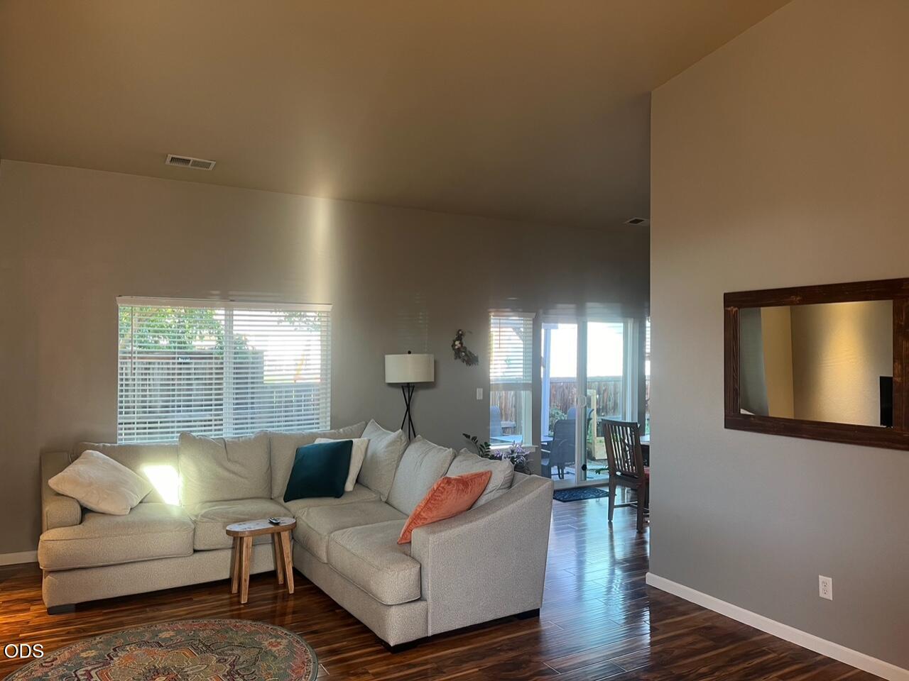 308 Live Oak Loop Central Point, OR 97502 - Photo 5 of 15