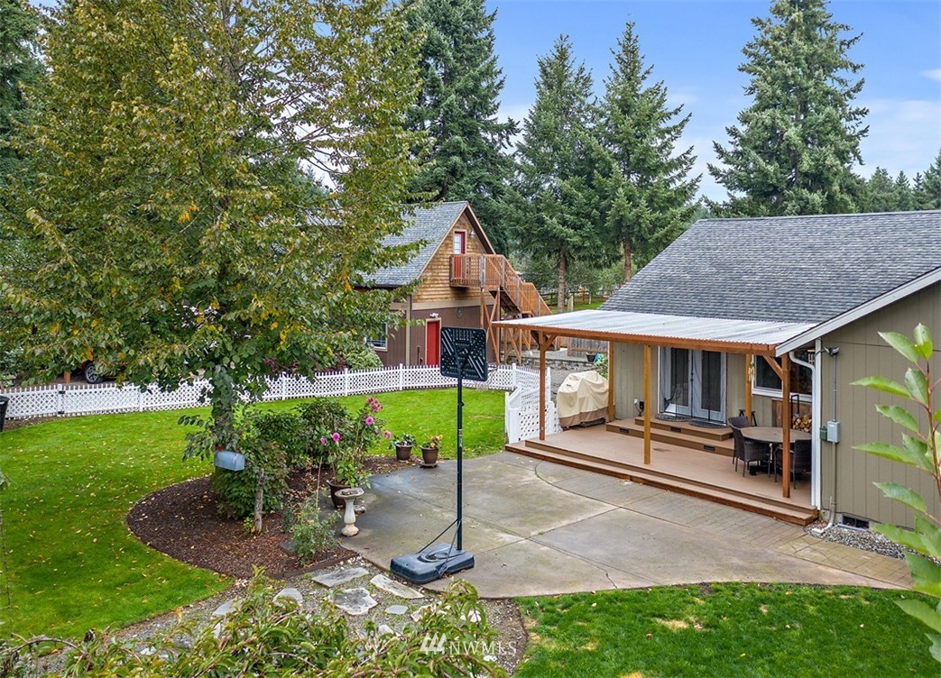 18811 Nutmeg Street Southwest Rochester, WA 98579 - Photo 15 of 25 a front view of a house with garden