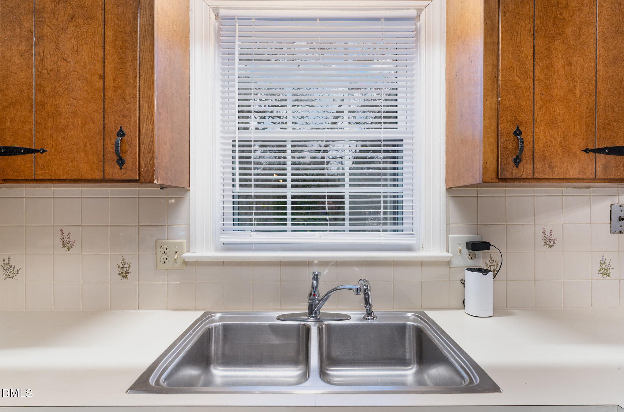 1100 Sudbury Court Raleigh, NC 27609 - Photo 31 of 56 a bathroom with a sink and a window