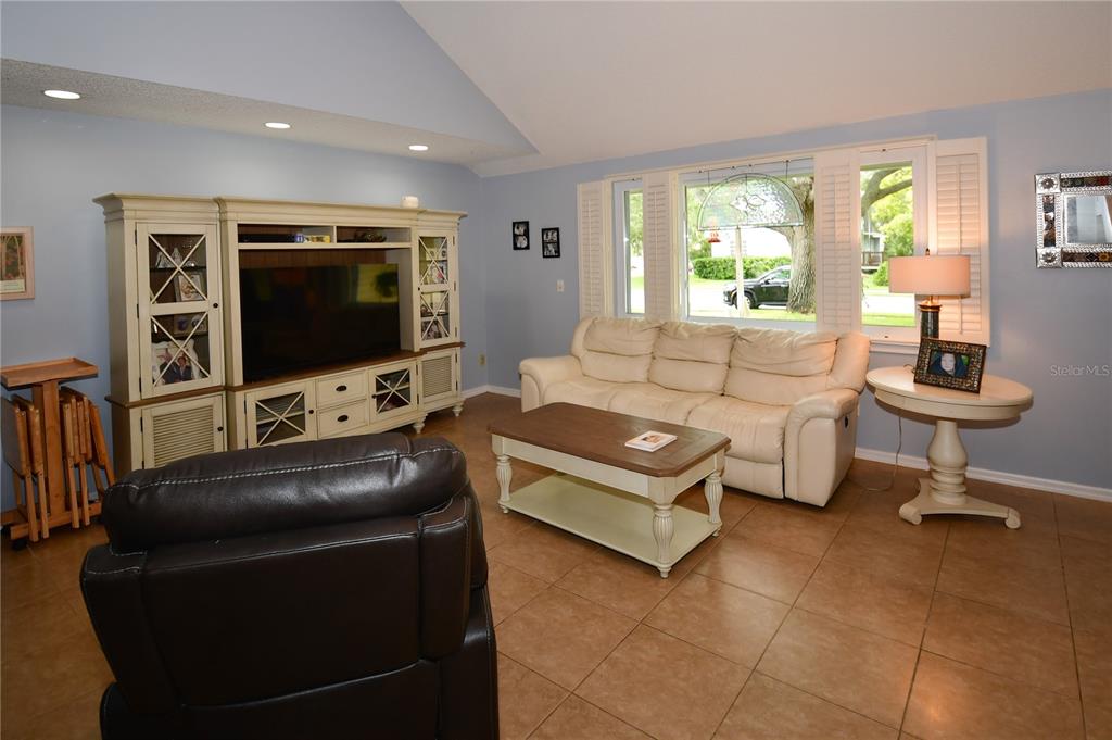 7519 Harborview Way Seminole, FL 33776 - Photo 4 of 24