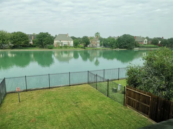 $2,300 | 2302 Waterford Park Street, Missouri City, TX 77459