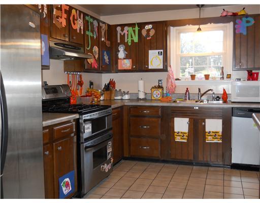 280 Vogel Road Butler, PA 16002 - Photo 8 of 17 Kitchen. attractive ceramic tile floor, stainless appliancesare included, open to dining and living areas, children s artwork goes straight to museum