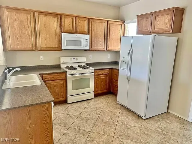 $2,100 | 2603 Solera Moon Drive, Henderson, NV 89044