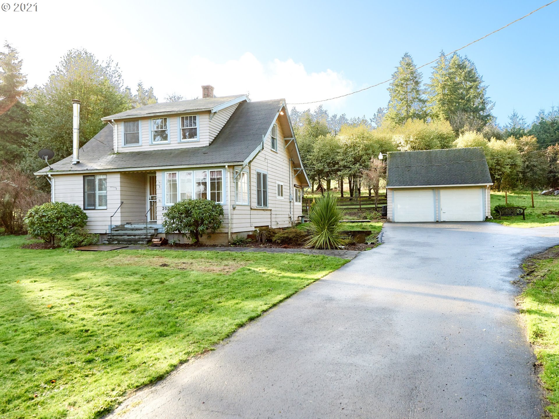 2020 Southwest Ek Road West Linn, OR 97068 - Photo 3 of 32 Gallery Image 3