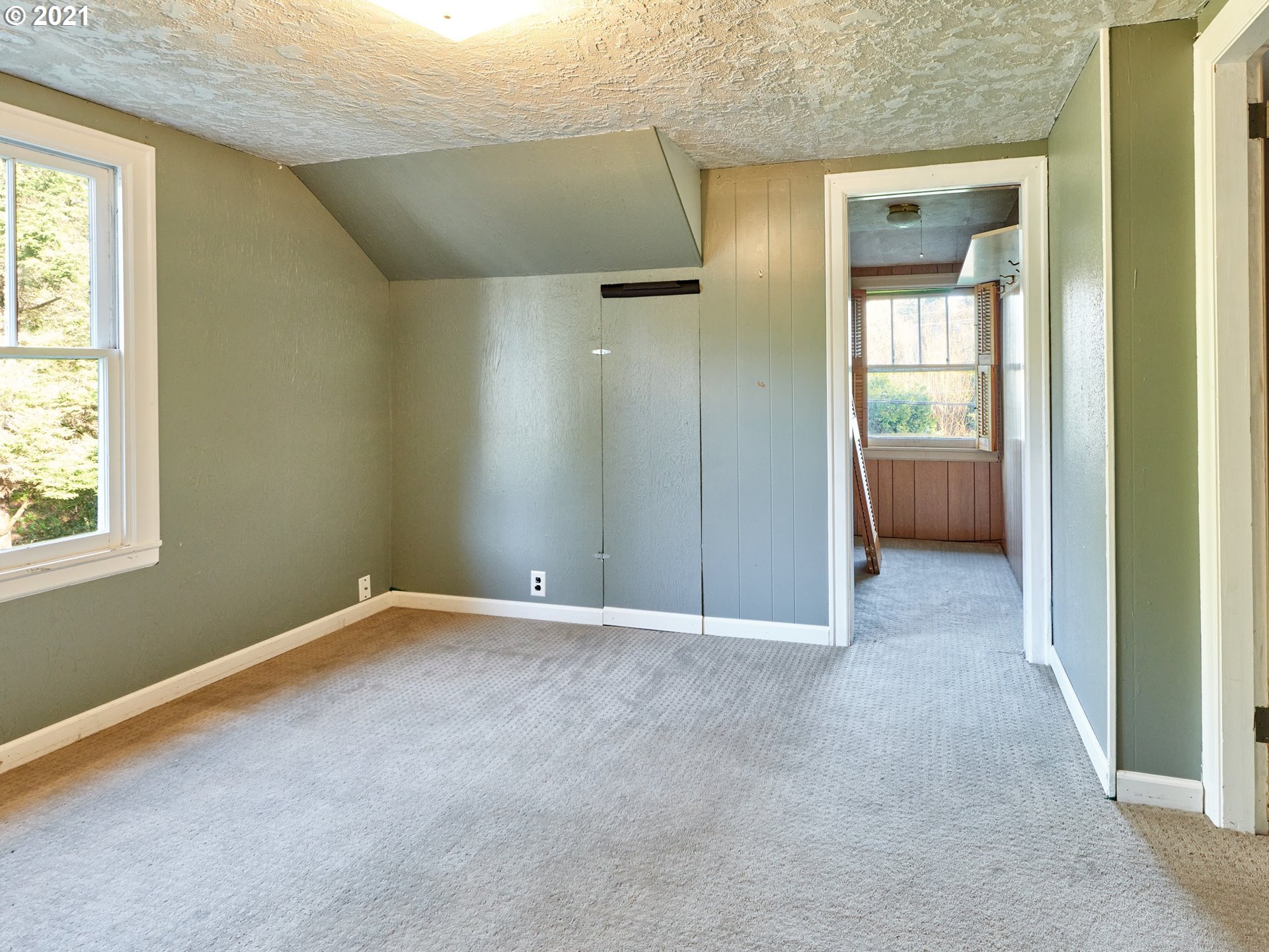 2020 Southwest Ek Road West Linn, OR 97068 - Photo 22 of 32 Gallery Image 22