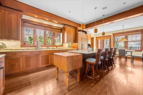$1,950,000 | 431 Laurel Avenue, Wilmette, IL 60091