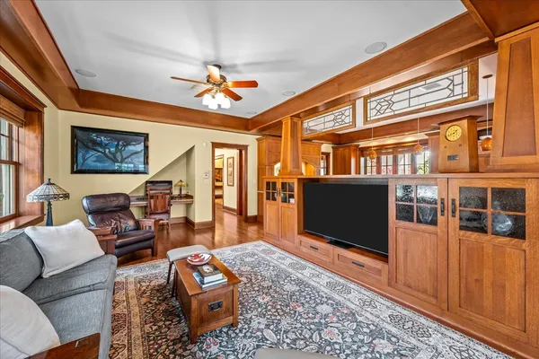 $1,950,000 | 431 Laurel Avenue, Wilmette, IL 60091