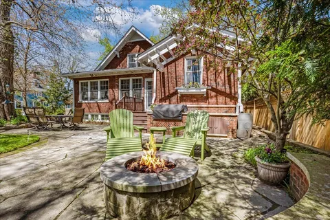 $1,950,000 | 431 Laurel Avenue, Wilmette, IL 60091