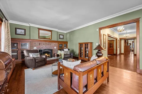 $1,950,000 | 431 Laurel Avenue, Wilmette, IL 60091