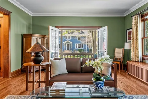 $1,950,000 | 431 Laurel Avenue, Wilmette, IL 60091