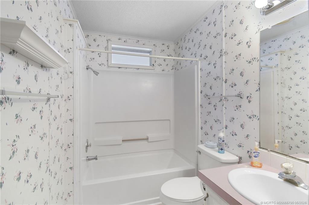 7149 Southeast Ridgeway Terrace Hobe Sound, FL 33455 - Photo 29 of 34 Guest bathroom