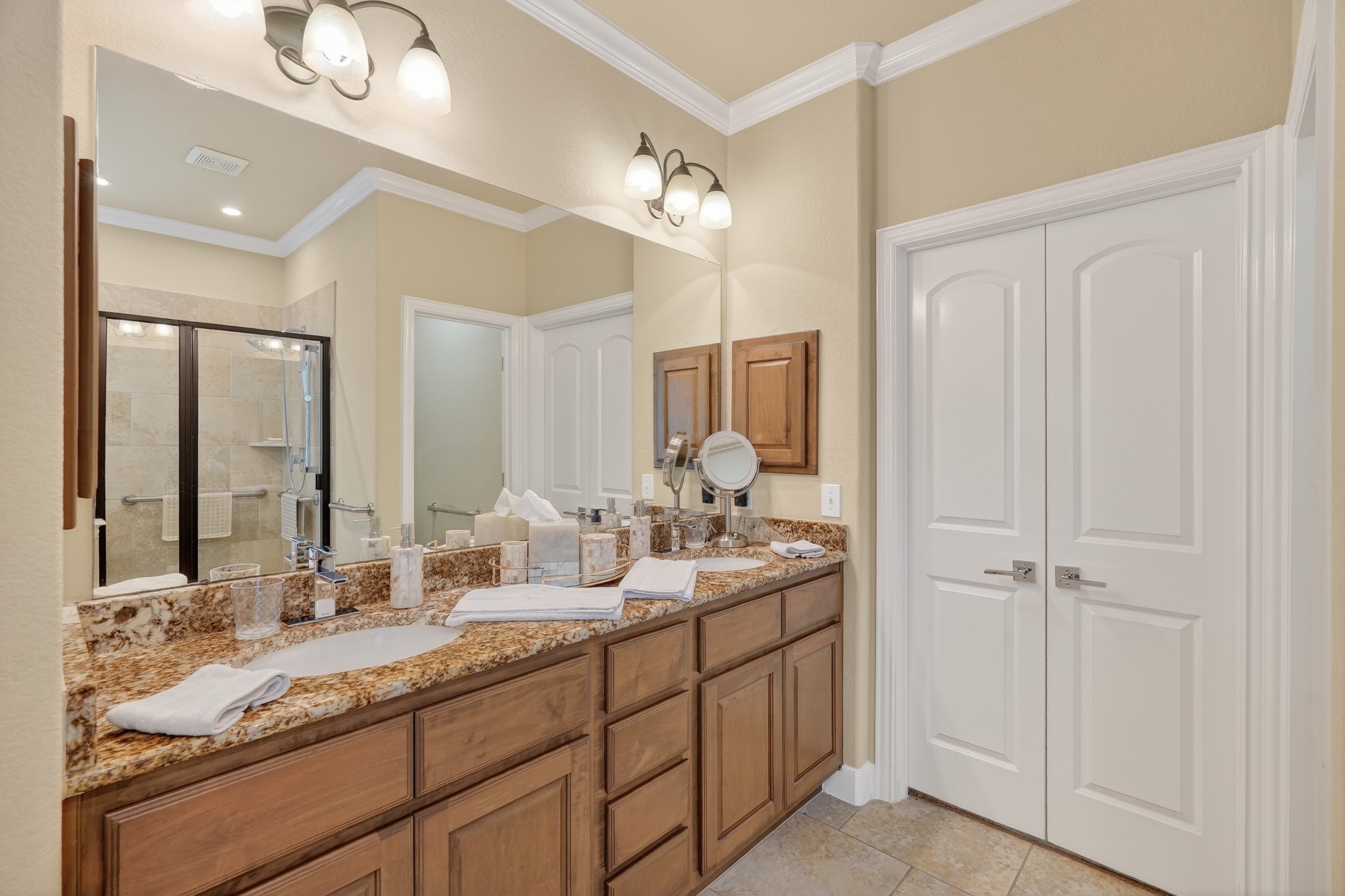 55 South Victoriana Circle Spring, TX 77389 - Photo 27 of 40 a bathroom with a double vanity sink and mirror