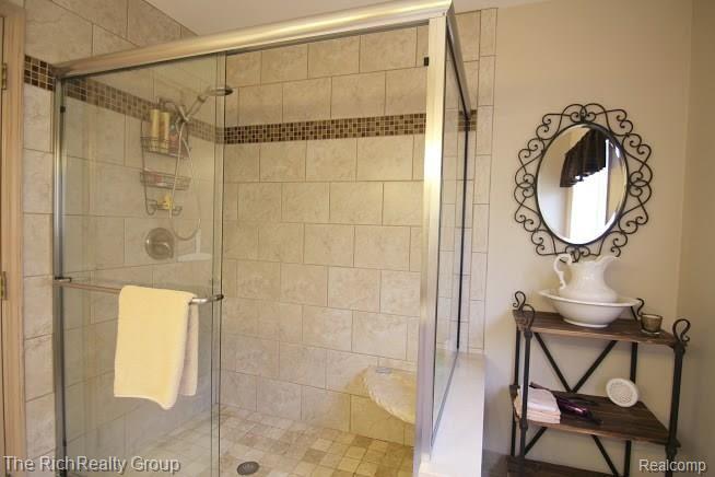 45167 Glengarry Road Canton, MI 48188 - Photo 30 of 39 Master Bathroom
