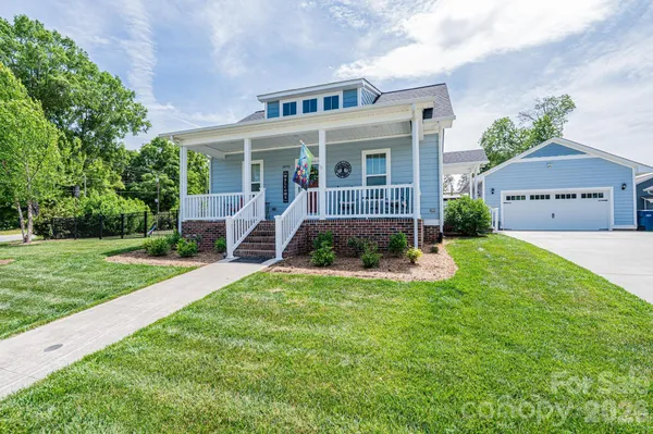 $374,500 | 1092 33rd Avenue Loop Northeast, Hickory, NC 28601