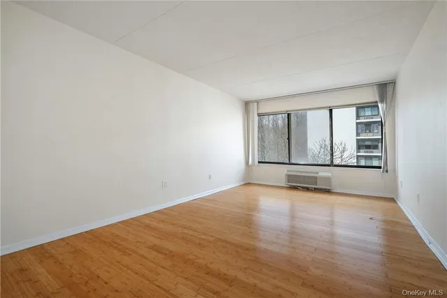 $3,695 | 400 High Point Drive, Unit PH4, Hartsdale, NY 10530