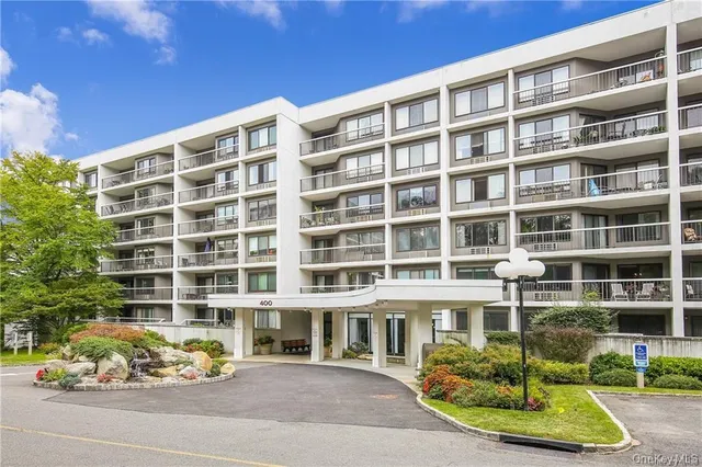 $3,695 | 400 High Point Drive, Unit PH4, Hartsdale, NY 10530
