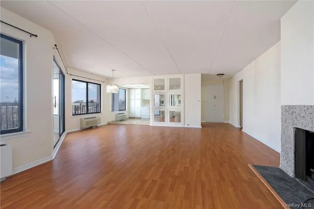 $3,695 | 400 High Point Drive, Unit PH4, Hartsdale, NY 10530