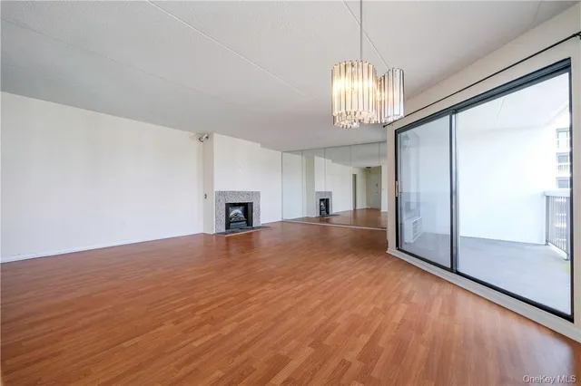 $3,695 | 400 High Point Drive, Unit PH4, Hartsdale, NY 10530