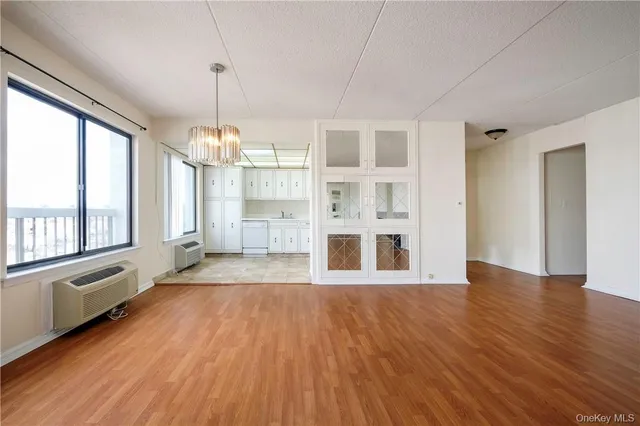 $3,695 | 400 High Point Drive, Unit PH4, Hartsdale, NY 10530