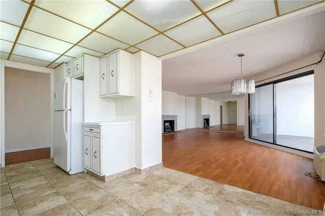 $3,695 | 400 High Point Drive, Unit PH4, Hartsdale, NY 10530