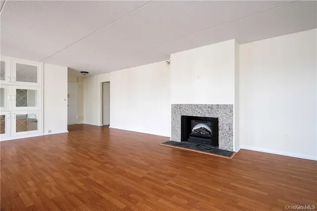 $3,695 | 400 High Point Drive, Unit PH4, Hartsdale, NY 10530