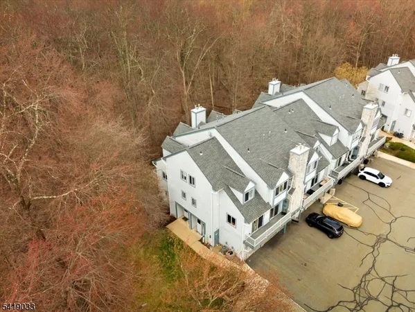 $379,000 | 80 Garden Court, Succasunna, NJ 07876