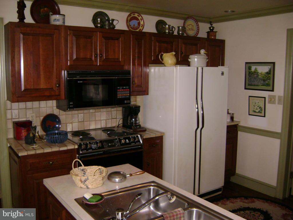 616 Capri Road Lancaster, PA 17603 - Photo 3 of 11 Gallery Image 3
