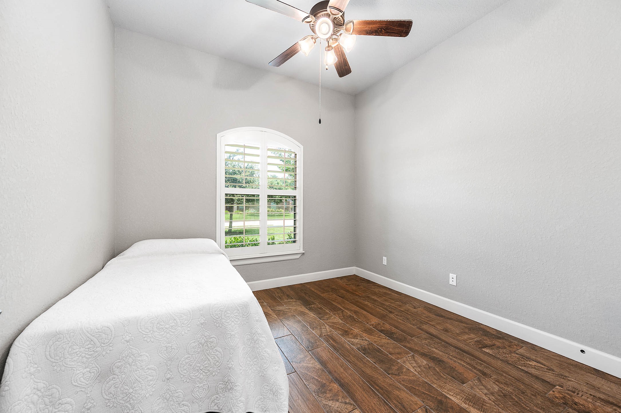 720 Rustic Oaks Drive Angleton, TX 77515 - Photo 19 of 35 Bedroom 2