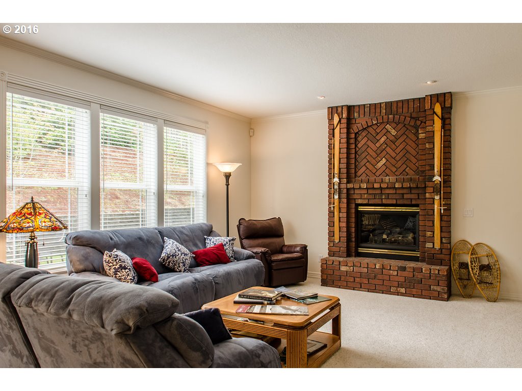8669 Southwest Ravine Drive Beaverton, OR 97007 - Photo 13 of 29 Gallery Image 13